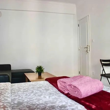 Beautiful 1 Bedroom Apartment. Apartamento Damaia