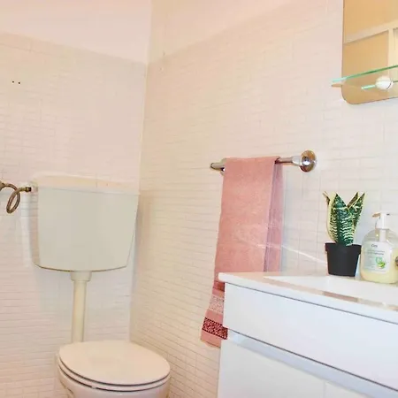 Beautiful 1 Bedroom Apartment.