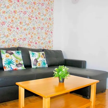 Beautiful 1 Bedroom Apartment.